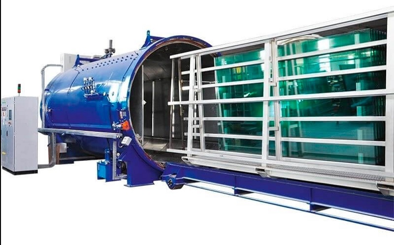 اتوکلاو در تولید شیشه ایمنی خودرو